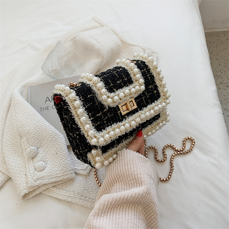 Small shoulder bag with chain, white - Image 2