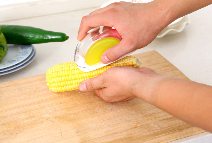 Corn stripper with wavy blade