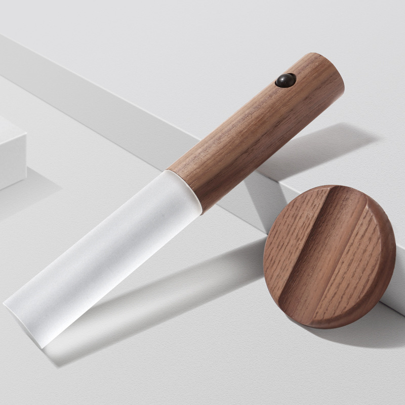 Rechargeable wooden LED motion sensor light - Image 4