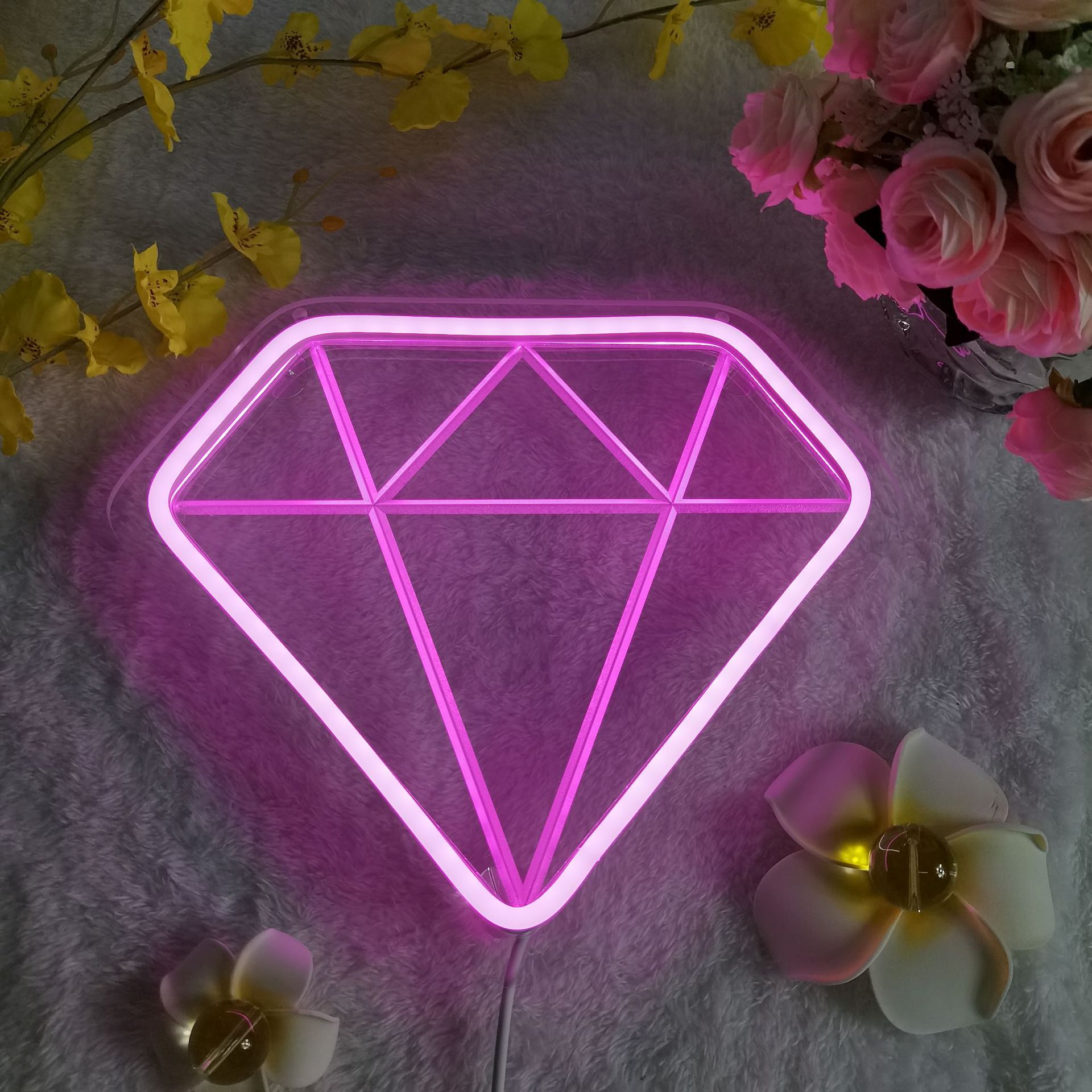 Neon nachtlampje in diamantvorm, roze