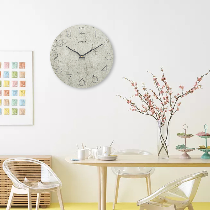 Moderne Wanduhr aus Holz, grau – Bild 3
