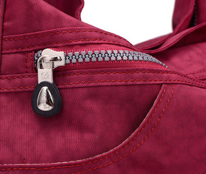 Nylon shoulder bag with zip and inner pockets, grape purple - Image 3