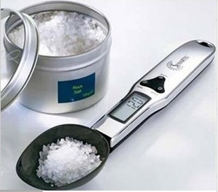 Measuring cup with digital scale