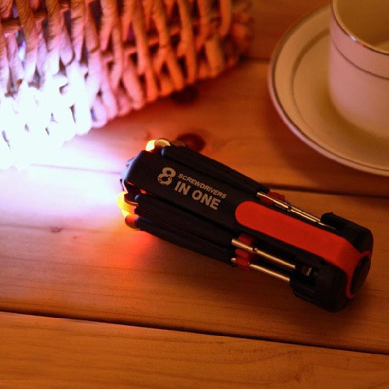 Tournevis multifonction 8 en 1 avec lampe LED – Image 2