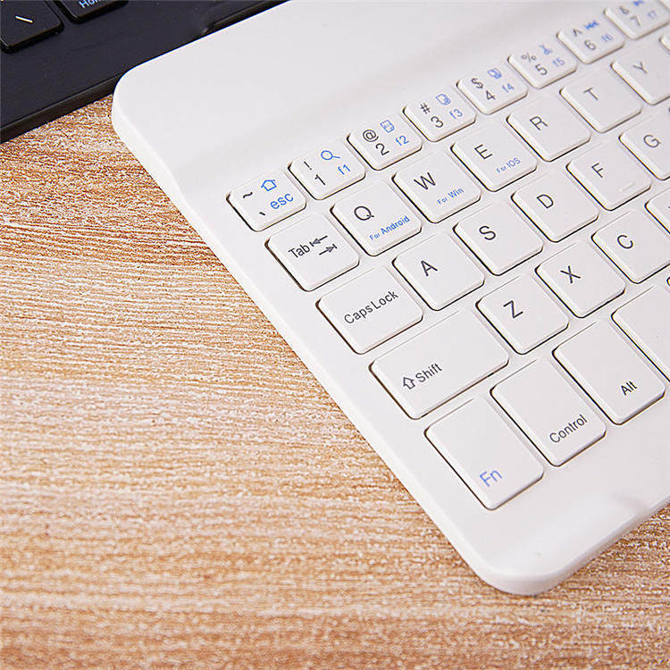 Slim wireless Bluetooth keyboard in white - Image 3