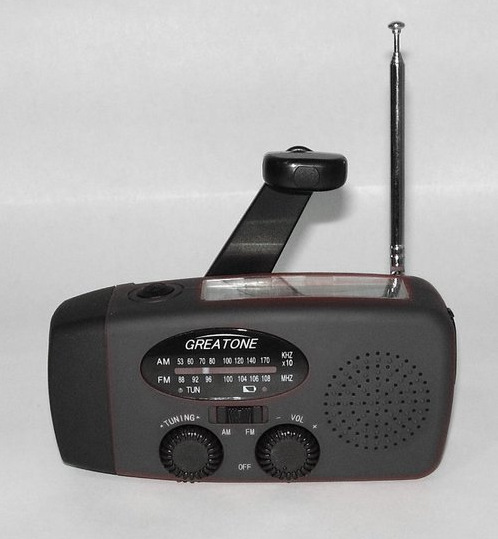 Radio con linterna, placa solar y manivela, negra - Imagen 5