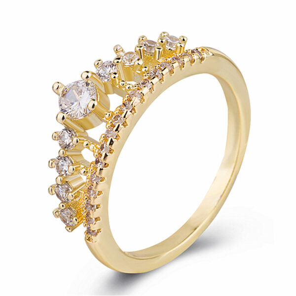 Bague à couronne et petites pierres, dorée