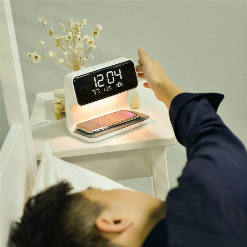 Lampe de chevet avec chargeur sans fil et réveil, blanche – Image 3