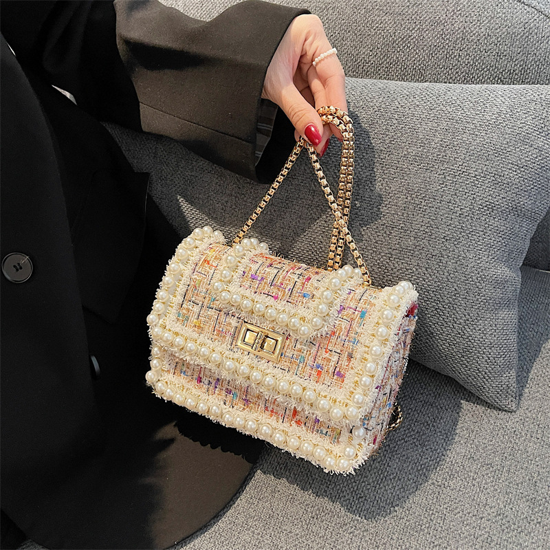 Small shoulder bag with chain, white - Image 3
