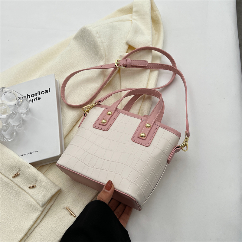 Beuteltasche mit Steinmuster, schwarz – Bild 4
