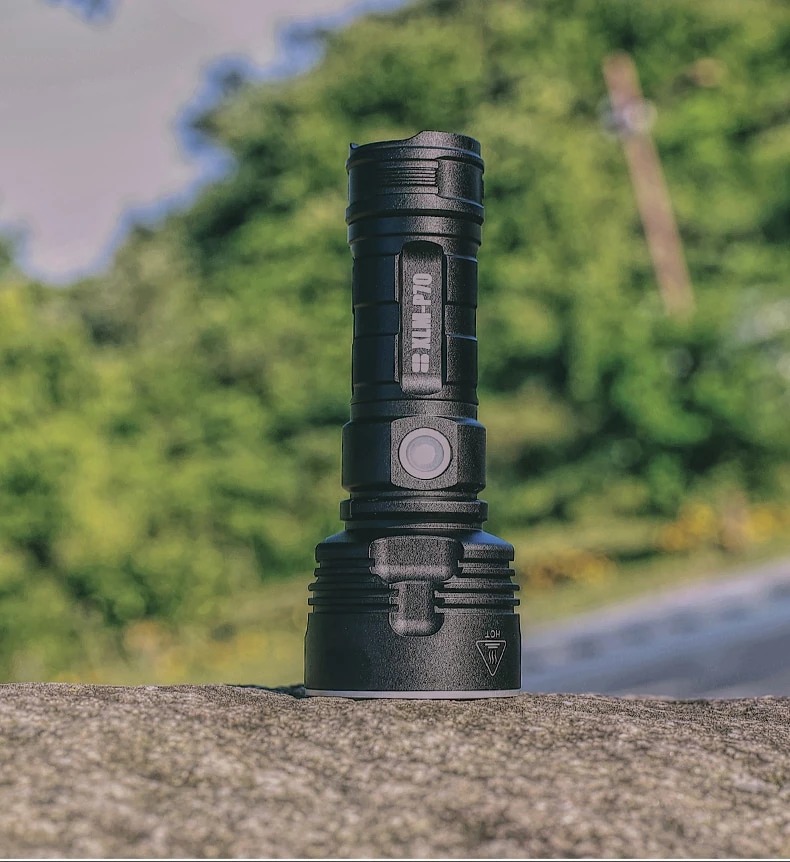 Powerful LED flashlight with adjustable focus - Image 4