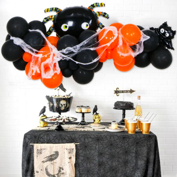 Guirnalda de globos negra y naranja con calabazas