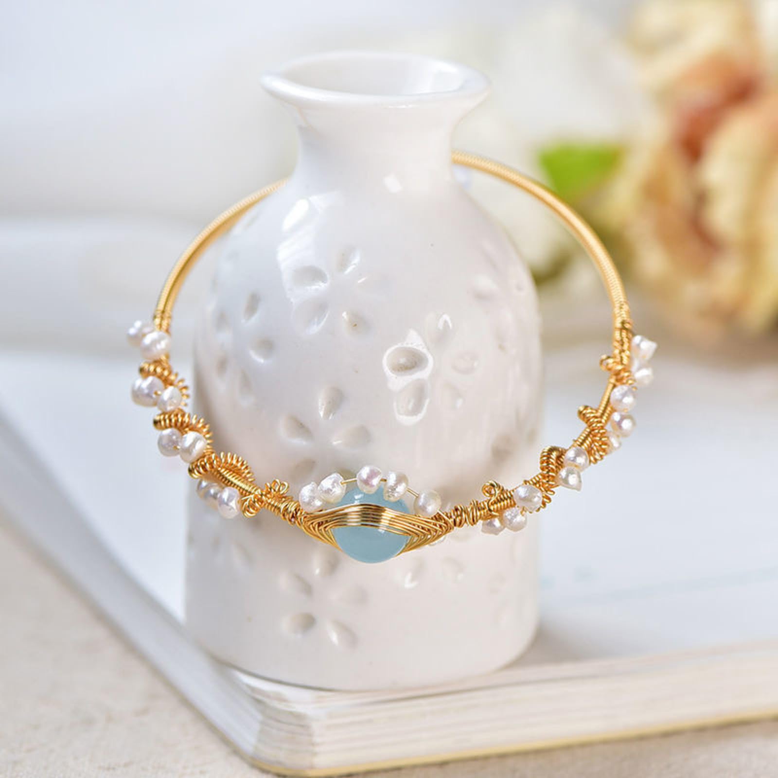 Bracelet jonc à perles et fil doré tressé – Image 3