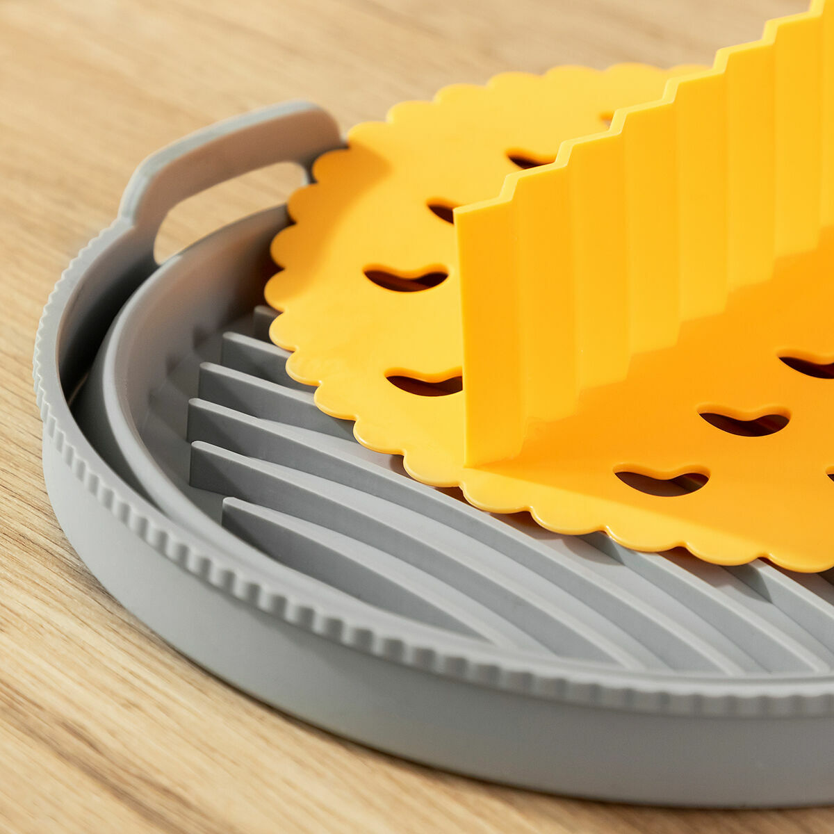 Pack de Cestos Dobráveis de Silicone com Pegas e Separadores para Fritadeira de Ar InnovaGoods (3 Unidades) - Image 11