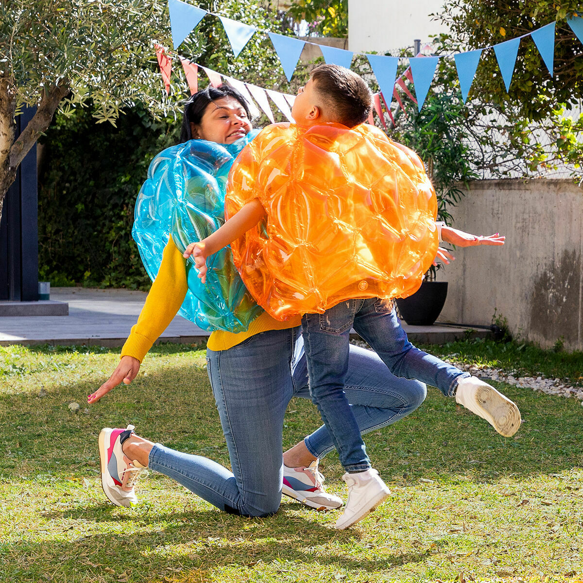 Pack Giant Inflatable Bumper Bubble Ball and Water Sprinkler and Sprayer Toy InnovaGoods - Image 12
