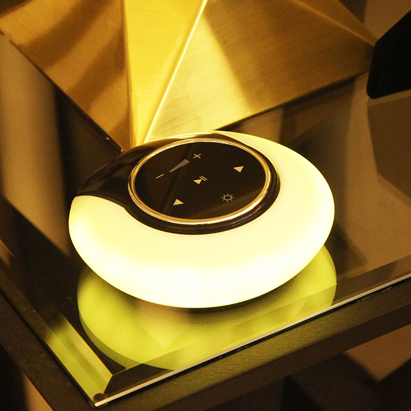 Desk lamp with bluetooth speaker, white light - Image 5