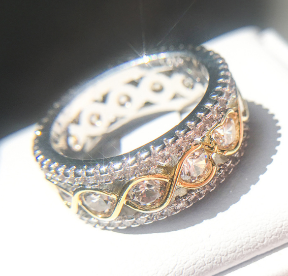 Bague femme élégante avec zircons, dorée – Image 3