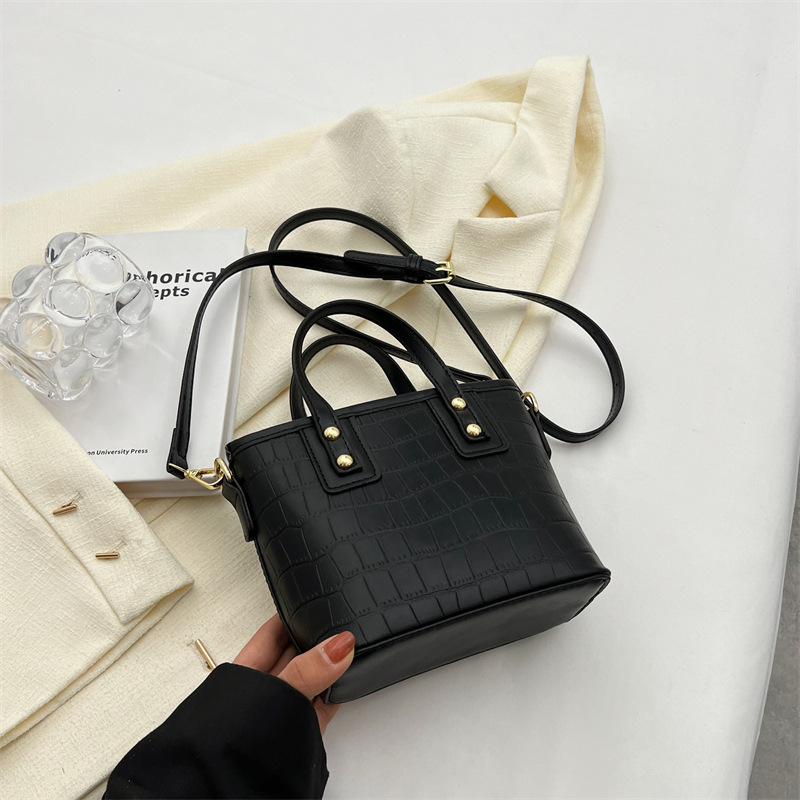 Beuteltasche mit Steinmuster, schwarz