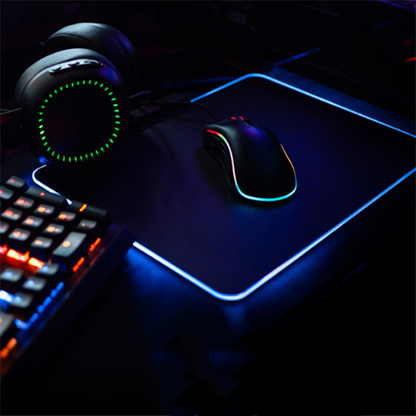 Black mouse pad with RGB lighting - Image 7