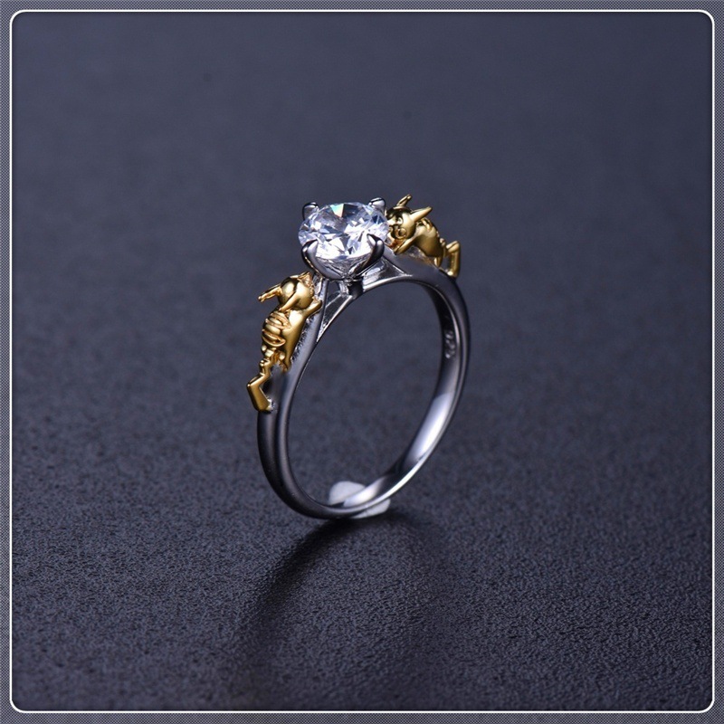 Anillo corona con cristales, negro y dorado