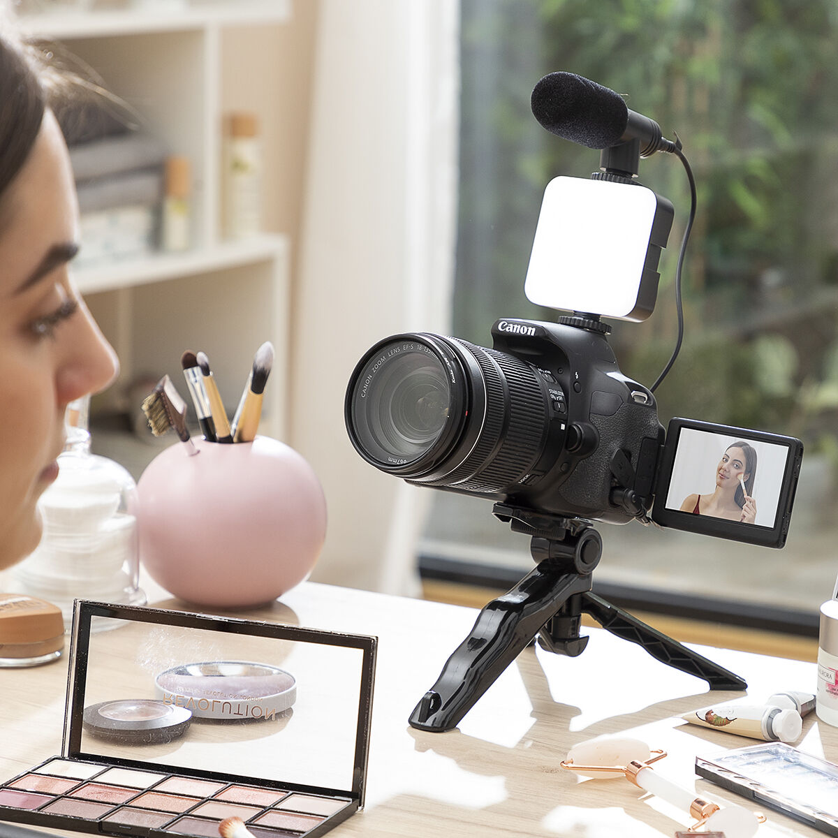 Kit Vlogging com Luz, Microfone e Comando Plodni InnovaGoods 6 Peças - Image 2