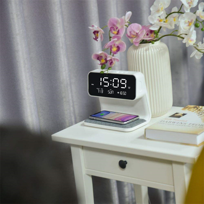 Lampe de chevet avec chargeur sans fil et réveil, blanche – Image 7