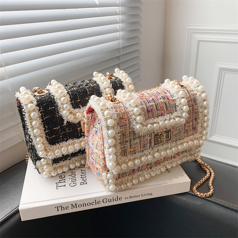 Small shoulder bag with chain, white - Image 4