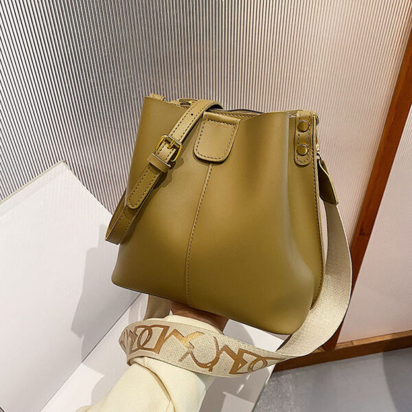 Bucket bag with wide shoulder strap, green