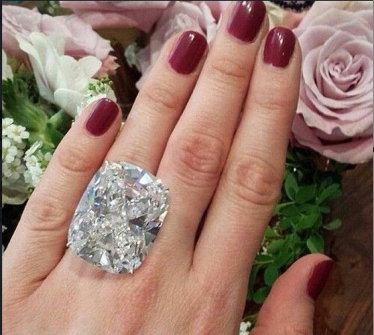 Ring mit weißem quadratischem Stein, weißgoldfarben – Bild 4