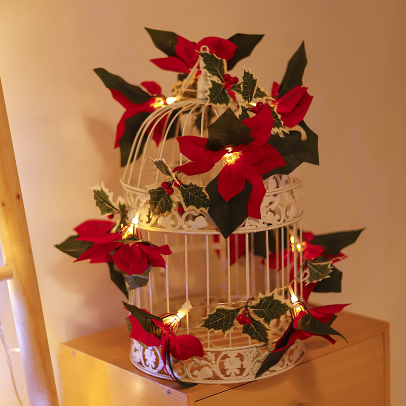 Guirlande de Noël avec fleurs et baies rouges