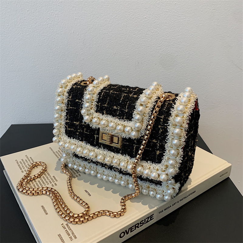 Small shoulder bag with chain, white - Image 5