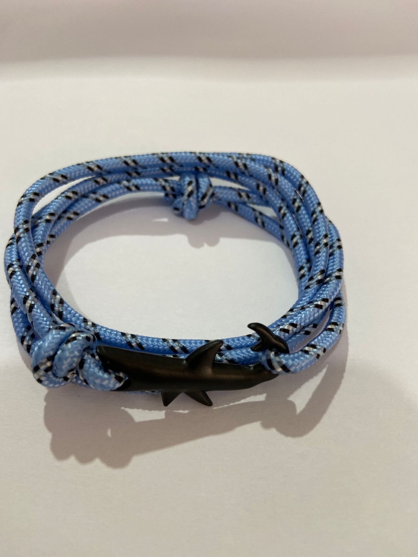 Pulseira com tubarão, azul-escuro - Image 2